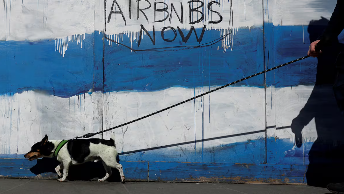 Lovitură dură pentru Airbnb în Spania: 65.000 de anunțuri eliminate