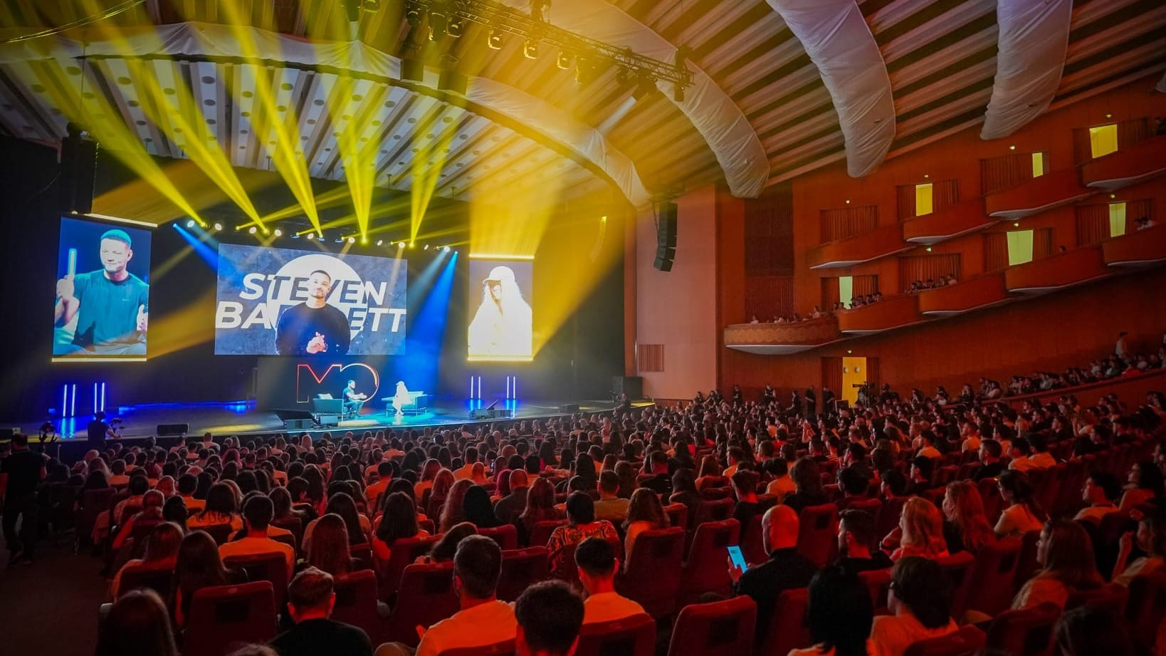 Ziua 3 la FOMO: lecții directe de la fondatori, investitori și creatori care nu se tem să spună lucrurilor pe nume. S-au pus în vânzare biletele pentru FOMO 2026!
