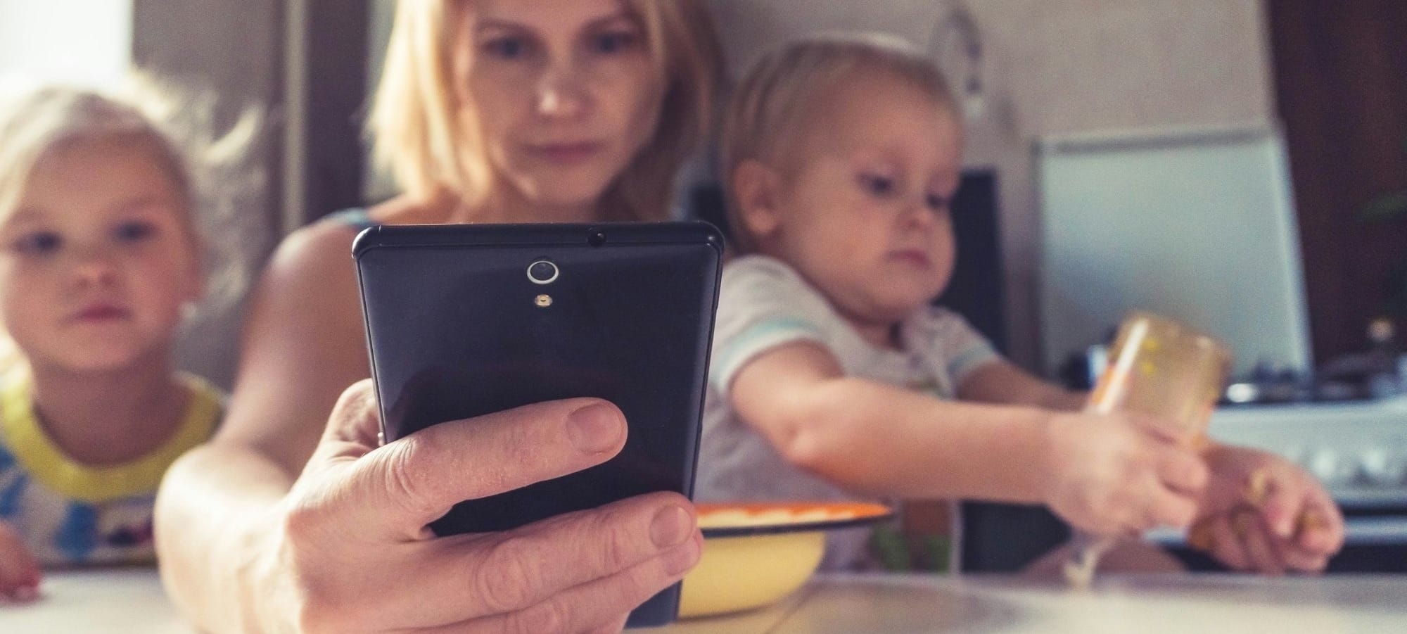 Europa ia în vizor social media: Copiii ar putea avea nevoie de acord parental