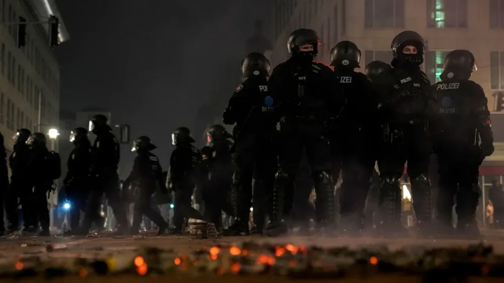 Germania: 5 morți și zeci de răniți în incidente cauzate de artificii de Anul Nou imagine postare