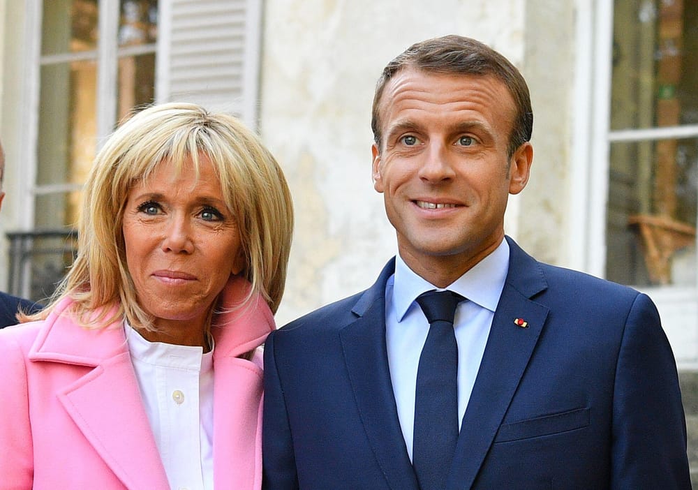 Gest neașteptat în avionul prezidențial: reacția Brigittei Macron face înconjurul lumii-Video imagine postare