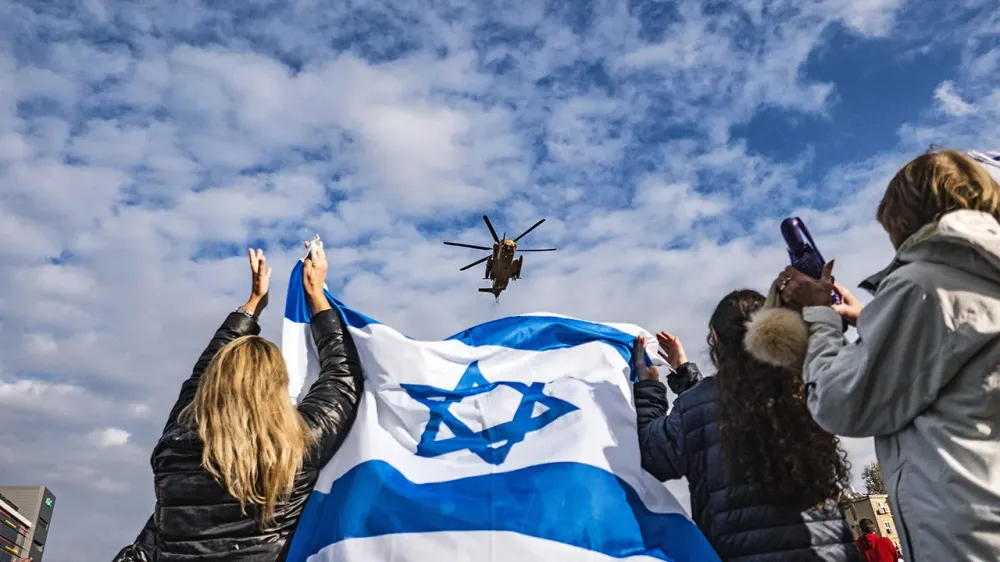 Israelul începe relaxarea restricțiilor: „Un semnal de încredere și victorie” imagine postare