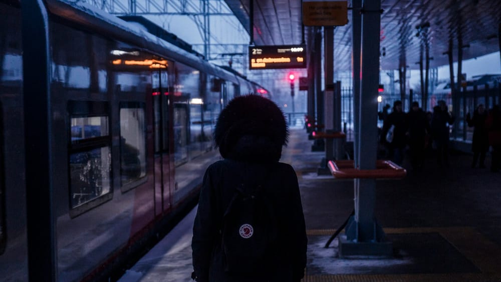 Criza invizibilă: în timp ce natalitatea scade, exodul românilor se accelerează imagine postare