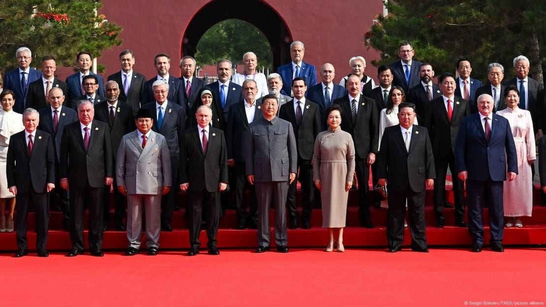 Beijing, locul controverselor: Năstase și Dăncilă, în fotografia de grup cu Xi, Putin și Kim imagine postare