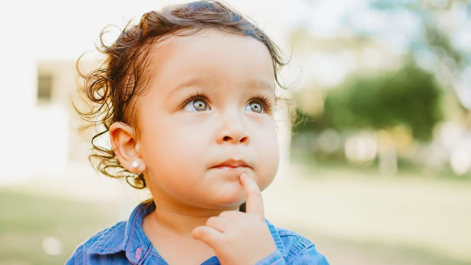 46 de întrebări pe zi și un „de ce?” la fiecare colț – cum cresc copiii curioși în era informației imagine postare