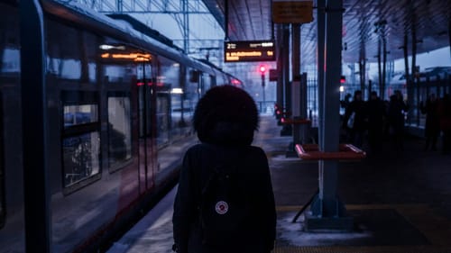 Criza invizibilă: în timp ce natalitatea scade, exodul românilor se accelerează imagine postare