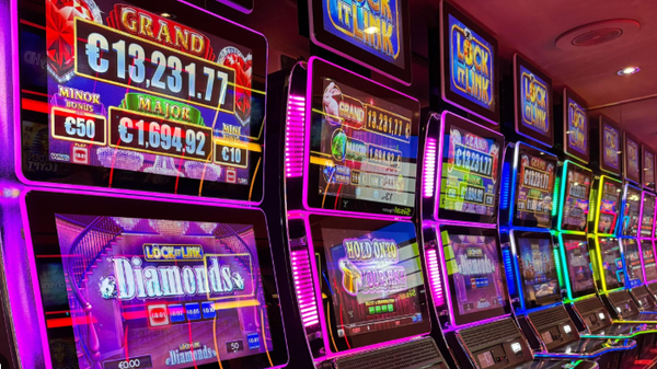 România înăsprește regimul jocurilor de noroc: primăriile pot interzice local casele de pariuri și sălile de jocuri imagine postare