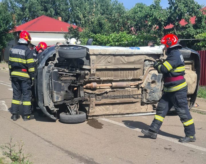 Accident grav la Dorohoi: Trei copii și mamele lor, răniți și transportați la spital imagine postare