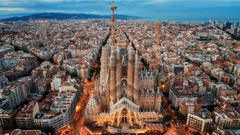 Sagrada Familia devine cea mai înaltă biserică din lume, într-un șantier fără sfârșit imagine postare